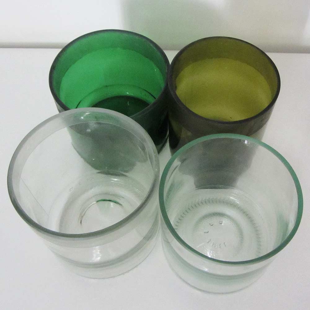 I was a bottle: Glas-Flaschen - Lampen und Leuchten, Laternen, Gläser, Vasen, Gefäße, Behälter und Schalen aus Glas, Gläser-Set: 4er-Set Gläser Mixed Green White Satin, gemischtes 4er Gläser-Set, je zwei Gläser aus Weiß- und Grünglas, 3 Gläser mit satinierten Rändern