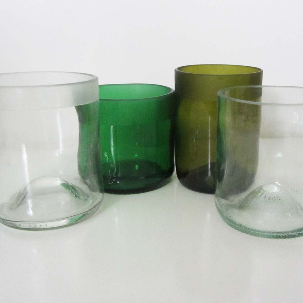 I was a bottle: Glas-Flaschen - Lampen und Leuchten, Laternen, Gläser, Vasen, Gefäße, Behälter und Schalen aus Glas, Gläser-Set: 4er-Set Gläser Mixed Green White Satin, gemischtes 4er Gläser-Set, je zwei Gläser aus Weiß- und Grünglas, 3 Gläser mit satinierten Rändern
