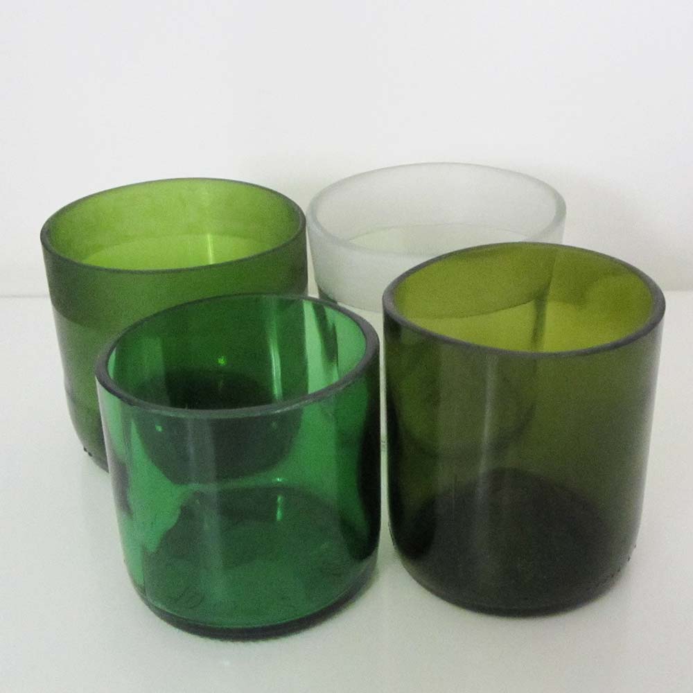 I was a bottle: Glas-Flaschen - Lampen und Leuchten, Laternen, Gläser, Vasen, Gefäße, Behälter und Schalen aus Glas, Gläser-Set: 4er-Set Gläser Mixed Green White 2 Satin, gemischtes 4er Gläser-Set aus einem Glas aus Weiß- und 3 Gläsern aus Grünglas, zwei mit satiniertem Rand