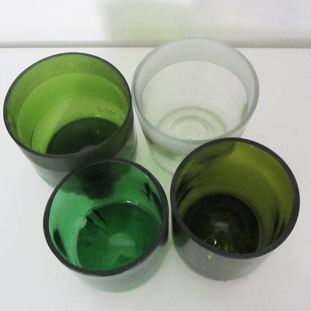 I was a bottle: Glas-Flaschen - Lampen und Leuchten, Laternen, Gläser, Vasen, Gefäße, Behälter und Schalen aus Glas, Gläser-Set: 4er-Set Gläser Mixed Green White 2 Satin, gemischtes 4er Gläser-Set aus einem Glas aus Weiß- und 3 Gläsern aus Grünglas, zwei mit satiniertem Rand