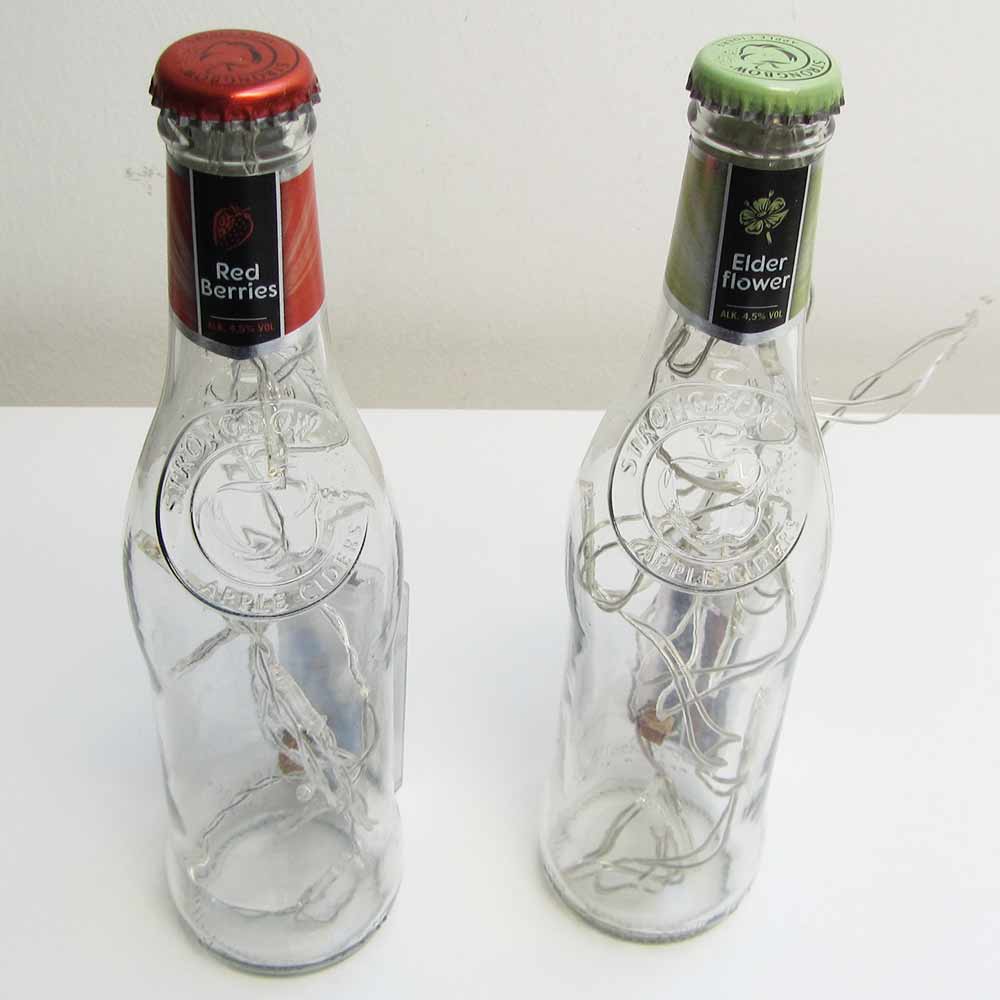I was a bottle: Glas-Flaschen - Lampen und Leuchten, Laternen, Gläser, Vasen und Schalen aus Glas, Led-Flaschenlampen: Zweierset Cider Ledflaschenlampen mit rotem und grünem Ledlicht aus