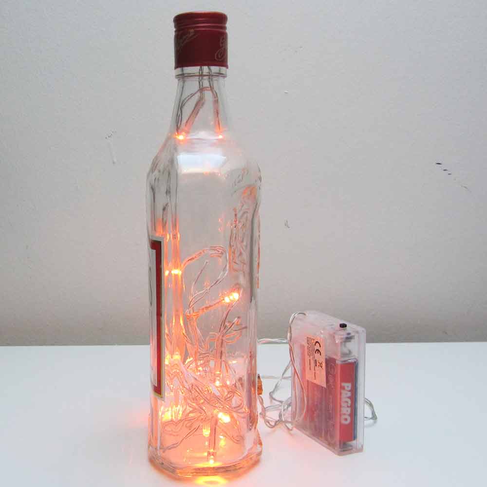 I was a bottle: Glas-Flaschen - Lampen und Leuchten, Laternen, Gläser, Vasen und Schalen aus Glas, Led-Flaschenlampen: Gibson's Gin Flaschenlampe mit rotem Licht, an