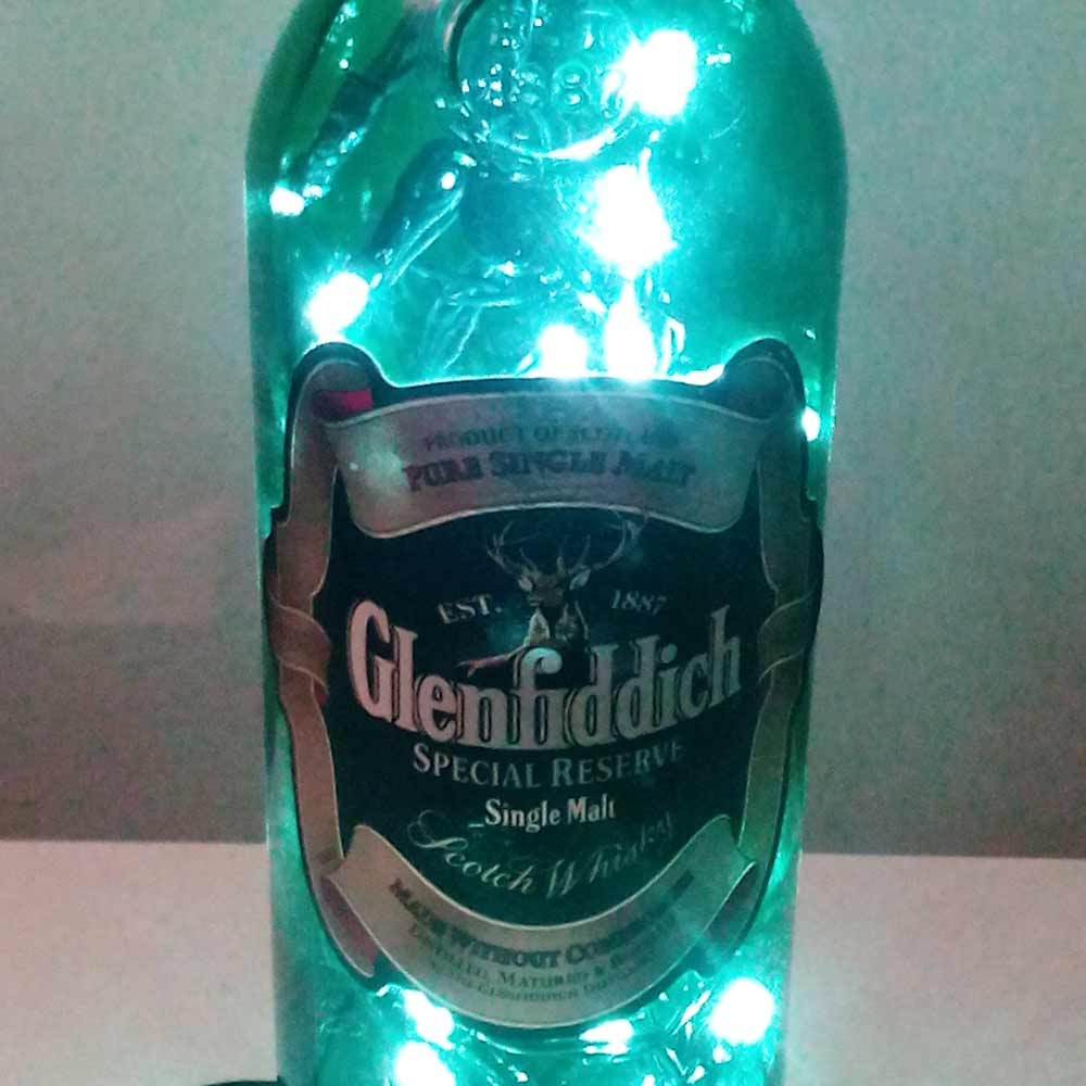 I was a bottle: Glas-Flaschen - Lampen und Leuchten, Laternen, Gläser, Vasen und Schalen aus Glas, Led-Flaschenlampen: Glenfiddich Whiskey Flaschenlampe, Detail