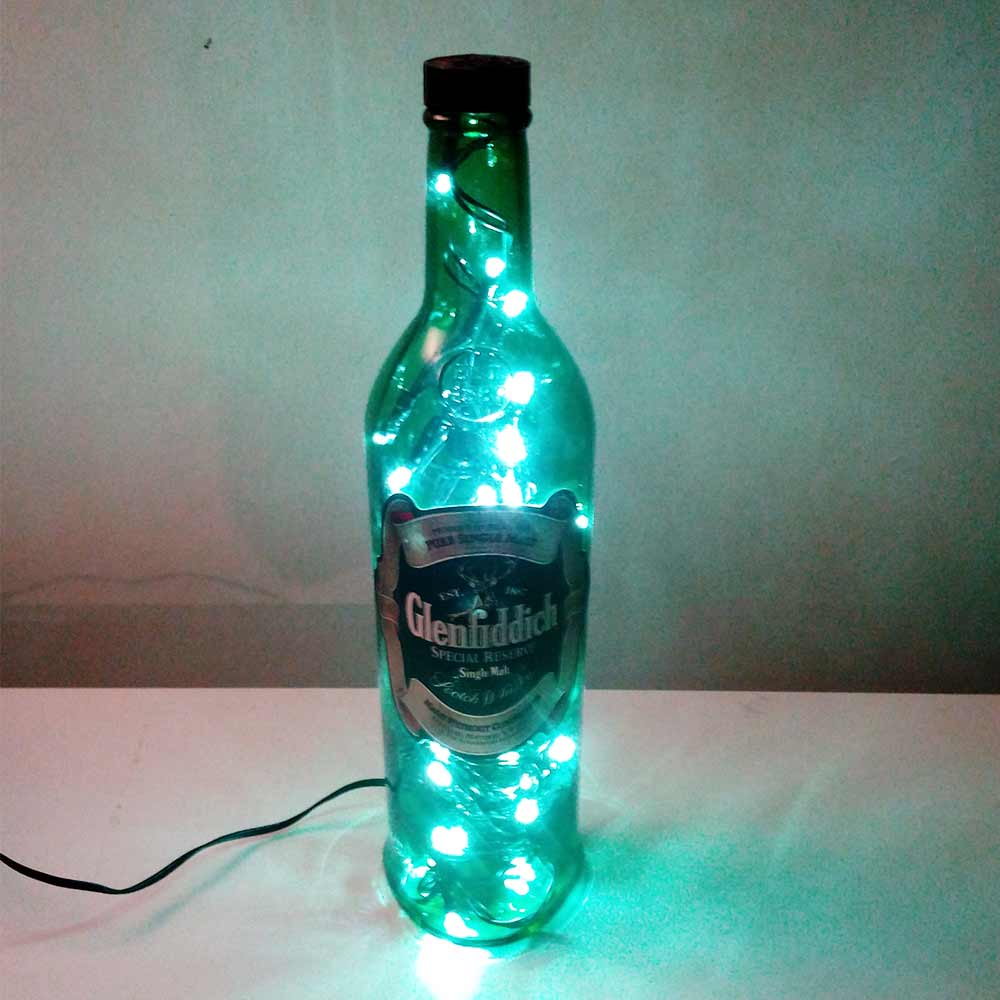 I was a bottle: Glas-Flaschen - Lampen und Leuchten, Laternen, Gläser, Vasen und Schalen aus Glas, Led-Flaschenlampen: Glenfiddich Whiskey Flaschenlampe mit türkisem Licht