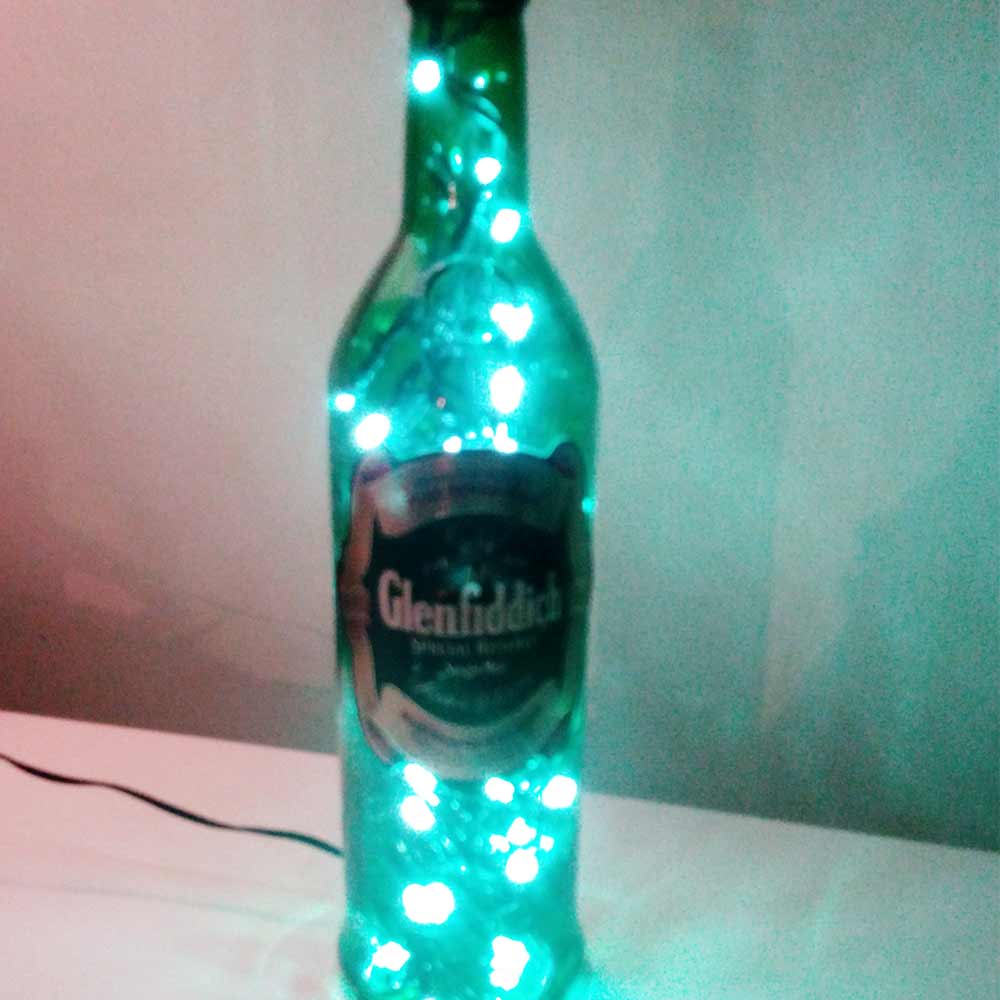 I was a bottle: Glas-Flaschen - Lampen und Leuchten, Laternen, Gläser, Vasen und Schalen aus Glas, Led-Flaschenlampen: Glenfiddich Whiskey Flaschenlampe mit türkisem Licht