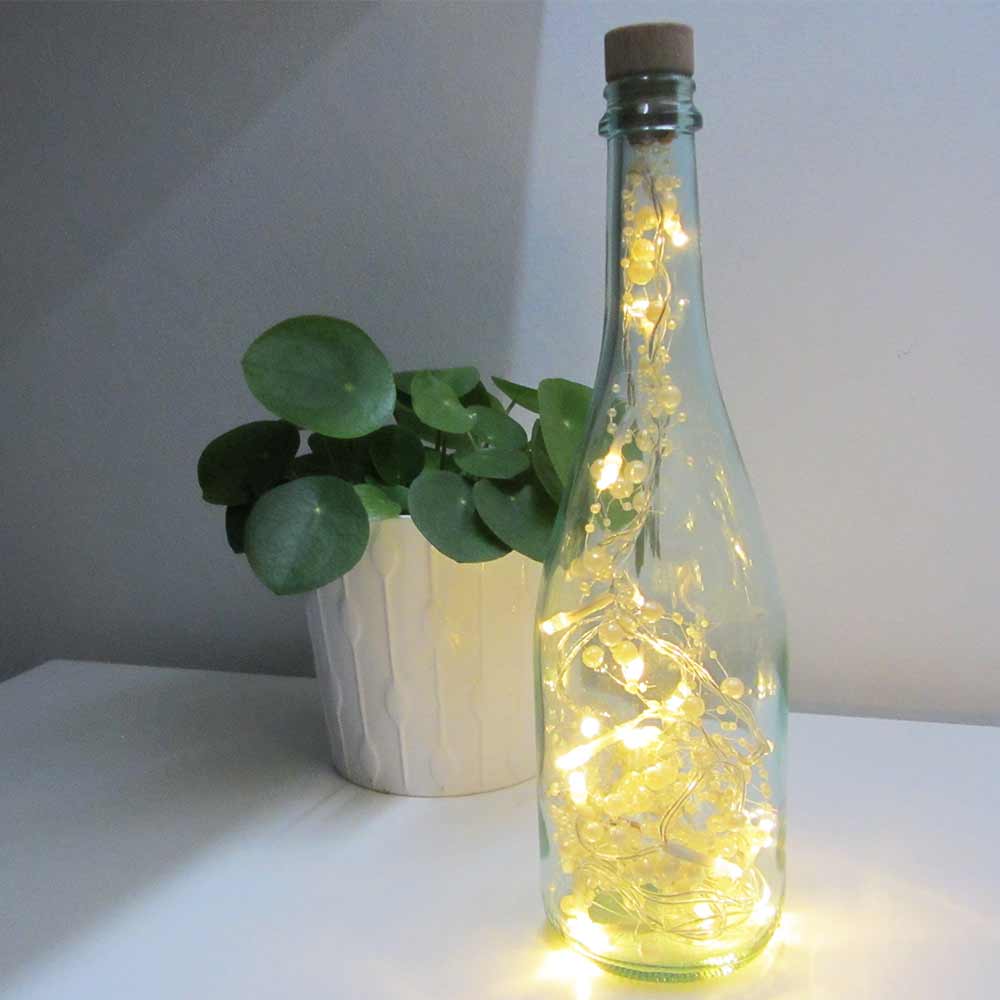 I was a bottle: Glas-Flaschen - Lampen und Leuchten, Laternen, Gläser, Vasen und Schalen aus Glas, Led-Flaschenlampen: Led Flaschenlampe mit Perlen-Led Lichterkette und goldgelbem Licht