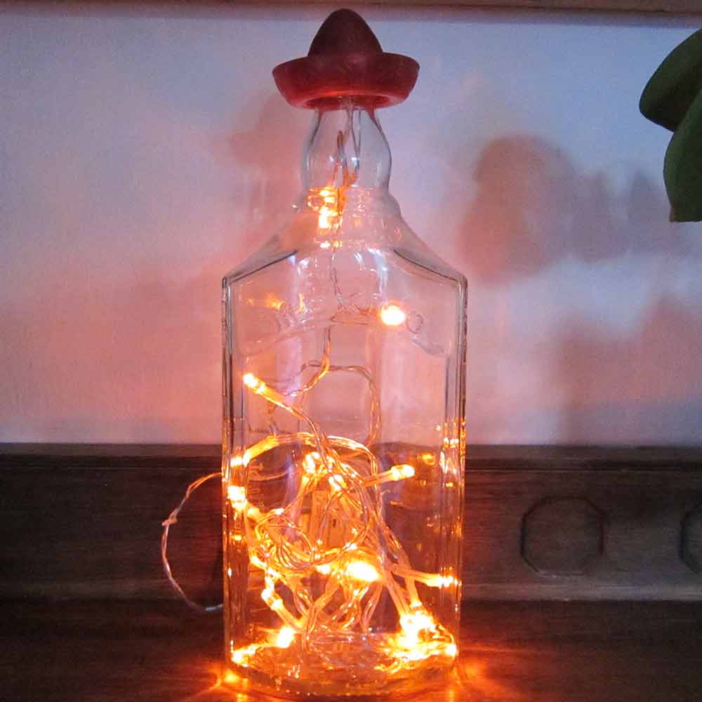 I was a bottle: Glas-Flaschen - Lampen und Leuchten, Laternen, Gläser, Vasen und Schalen aus Glas, Led-Flaschenlampen: Tequila Flaschenlampe mit rotem Mexikohut und rotem Licht