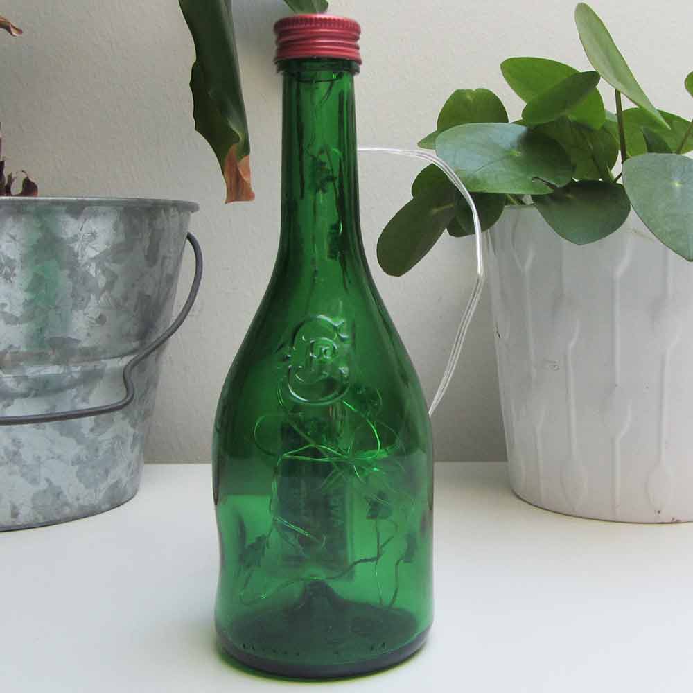 I was a bottle: Glas-Flaschen - Lampen und Leuchten, Laternen, Gläser, Vasen und Schalen aus Glas, Led-Flaschenlampen: kleine Chenet Flaschenlampe mit grünen Tannenbaum Leds