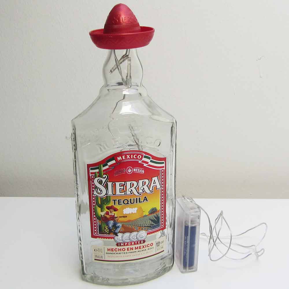 I was a bottle: Glas-Flaschen - Lampen und Leuchten, Laternen, Gläser, Vasen und Schalen aus Glas, Led-Flaschenlampen: Sierra Tequila Flaschenlampe mit rotem Mexikohut