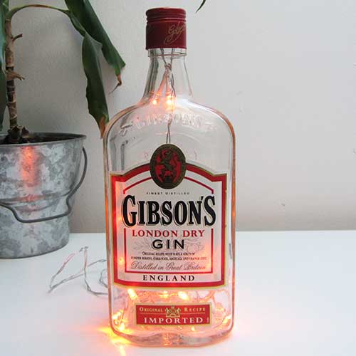 I was a bottle: Glas-Flaschen - Lampen und Leuchten, Laternen, Gläser, Led-Flaschenlampen: Gibson's Gin Flaschenlampe mit rotem Ledlicht