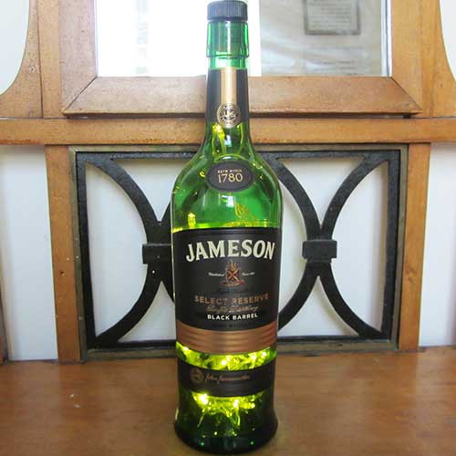 I was a bottle: Glas-Flaschen - Lampen und Leuchten, Laternen, Gläser, Led-Flaschenlampen: Jameson Whiskey Led-Flaschenlampe mit grünem Licht